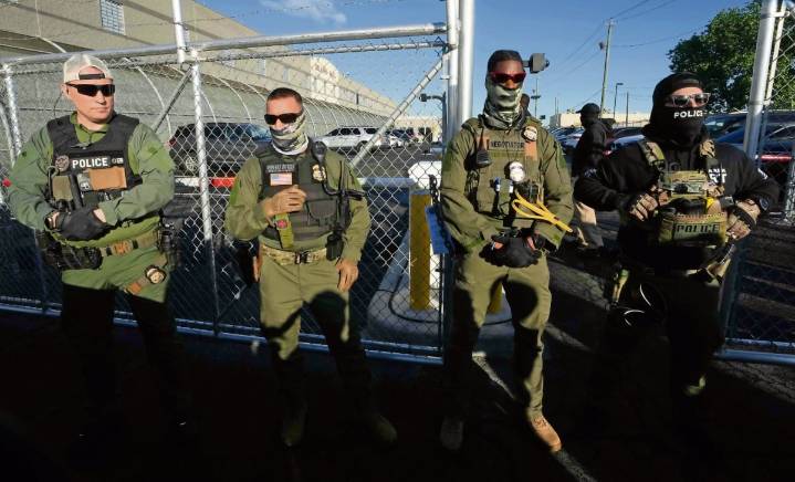 Juez ordena al ICE mejorar condiciones en centro de detención de inmigrantes en Nueva York; demanda reciban trato humanitario