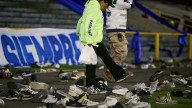 Así fue el plan de los hinchas de Millonarios para tirar zapatos en El Campín: todo estaba organizado
