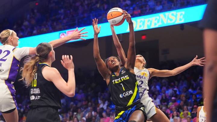Sparks withstand Wings' late run to win as Bueckers misses potential winner