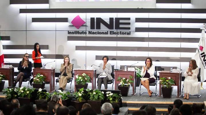 Exfuncionarios electorales y políticos lanzan petición para diálogo en reforma electoral
