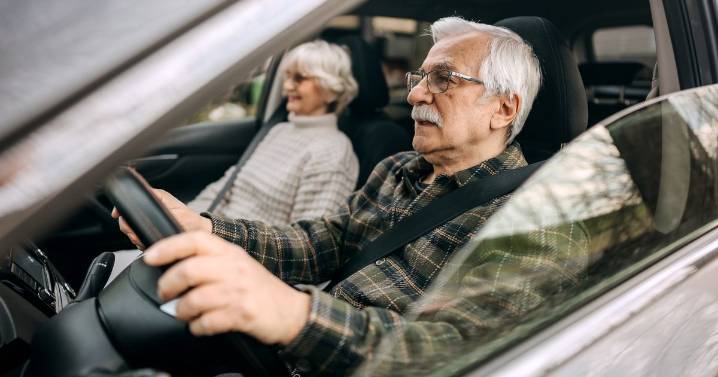 DVLA alerts more than 10m drivers in UK could face fine of up to £1,000