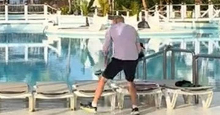 'Insane' battle as tourist sprints to hotel pool to bag seven sunbeds at once