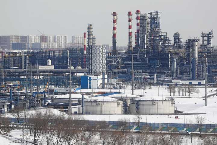 Rusia afirma que continúan los suministros de petróleo a India pese a aranceles de EE.UU.