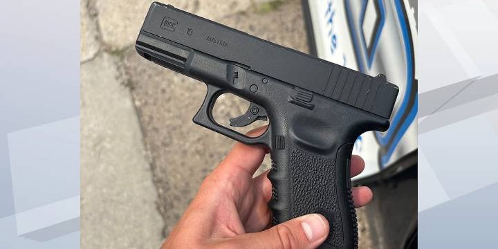 Shawano police have run-in with woman carrying lookalike handgun