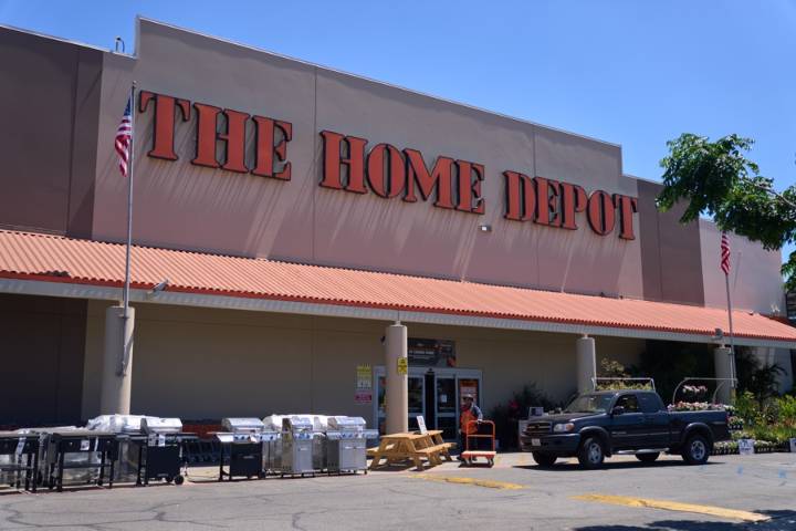 Mayor grupo latino pide a Home Depot negar el acceso de ICE a sus instalaciones