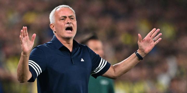 Edson Álvarez se queda sin técnico; Fenerbahçe despide a José Mourinho