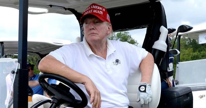 Trump Slips Off to Golf Club in Off