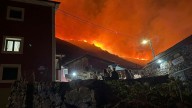 No hay descanso en Genestoso: las llamas vuelven a ser visibles desde el pueblo