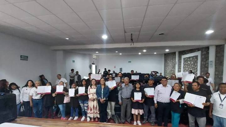 Reconoce ITEA a tlaxcaltecas que concluyeron su educación básica en San Pablo del Monte
