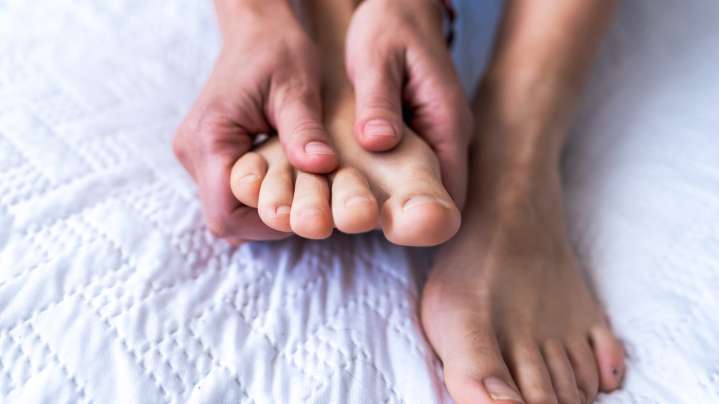 Using Magnesium Oil On Your Feet Before Bed Can Help With Sleep, Stress, And Sore Muscles