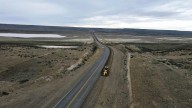 Vialidad Nacional realiza trabajos de perfilado de banquinas en hacia Paso Integración Austral