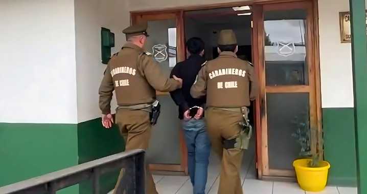 2 detenidos por robo de auto tras persecución en Coelemu: chocaron con un camión