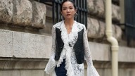 Del romanticismo a la calle: el encaje se reinventa con aires nórdicos y sporty
