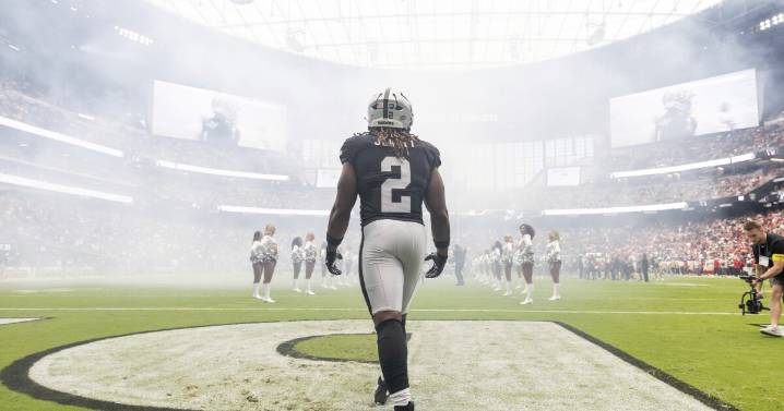 Raiders rookie Ashton Jeanty takes a hit, then delivers one in 22