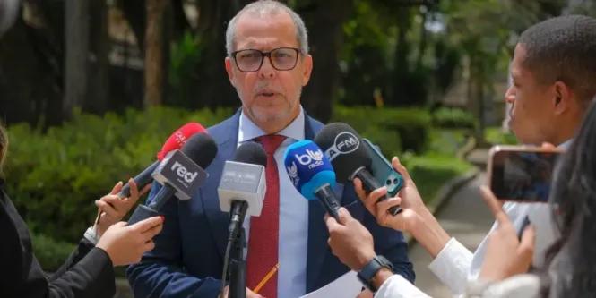 Procuraduría suspende por 3 meses al pastor Saade por caso de pasaportes 
