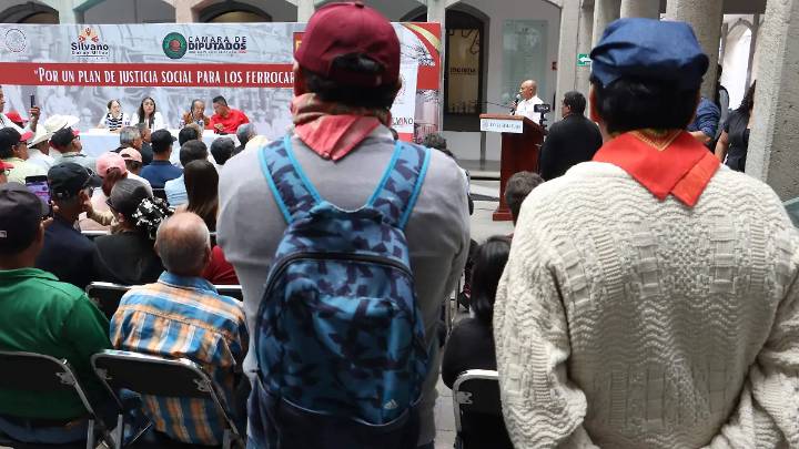 Exigen ferrocarrileros de Tlaxcala jubilación digna a 25 años de su despido