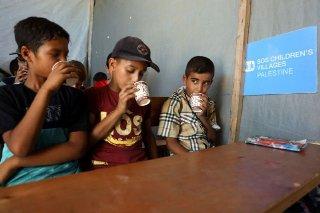 El bloqueo de la ayuda humanitaria ya está matando de hambre a los niños y niñas en Gaza