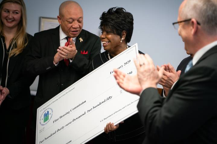 Flint Housing Commission asks mayor to remove board member who received cash advances