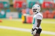 Dolphins WR Tyreek Hill dealing with oblique injury