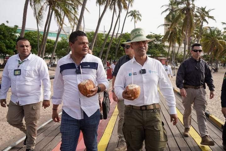 Ministro de Defensa y alcalde de Riohacha recorrieron zona turística