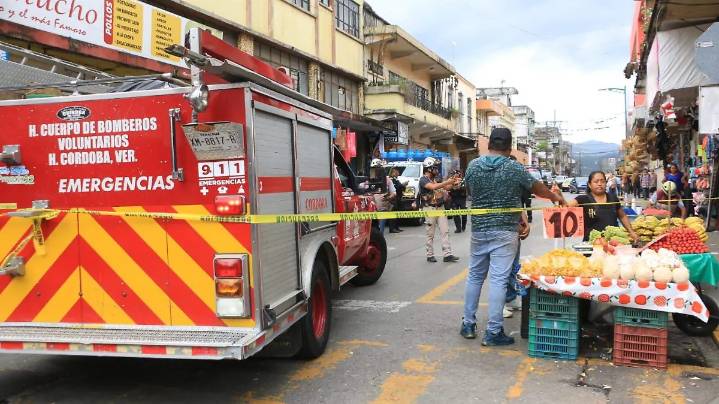 Muere mujer tras 14 días hospitalizada por quemaduras de un flamazo; su hijo sigue delicado