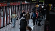 Cuatro cosas que hace la gente de clase media-baja en la calle que les hace parecer maleducados