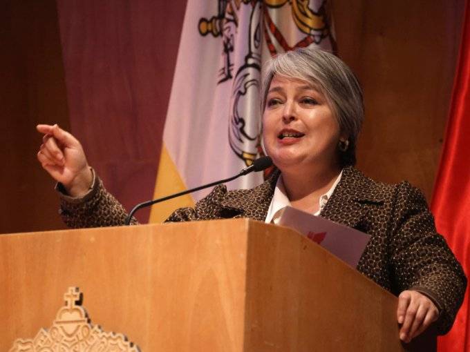 Jara reconoce "error" sobre propuesta de nacionalización del cobre en programa de gobierno y afirma que "se va a corregir"