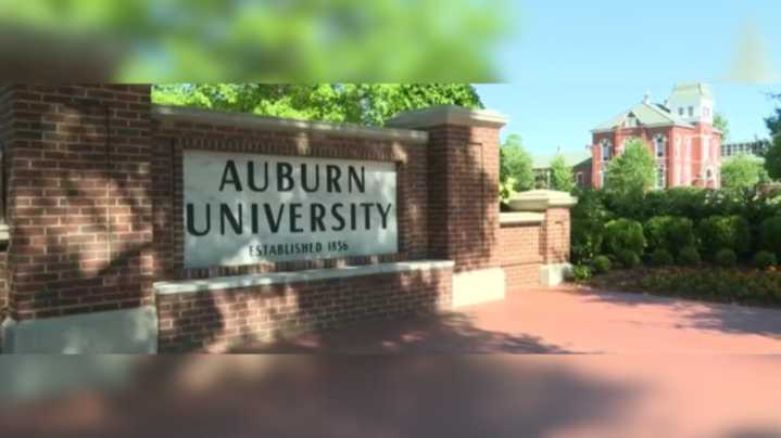 Auburn University students told to stay clear of library as police search area