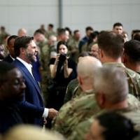 Vance visits US troops during UK trip