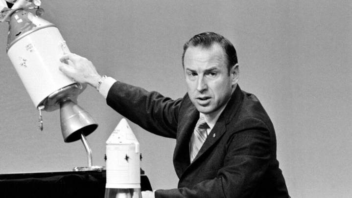 Apollo 13 moon mission leader James Lovell dies at 97
