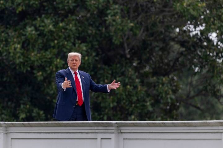 Trump amenaza con un arancel del 35 % a la UE si no invierte 600.000 millones en EE.UU.