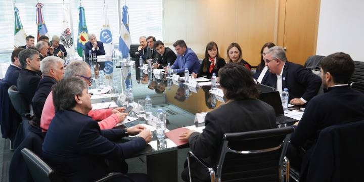 Tras el acercamiento de la Casa Rosada, los gobernadores analizan la propuesta para el reparto de fondos