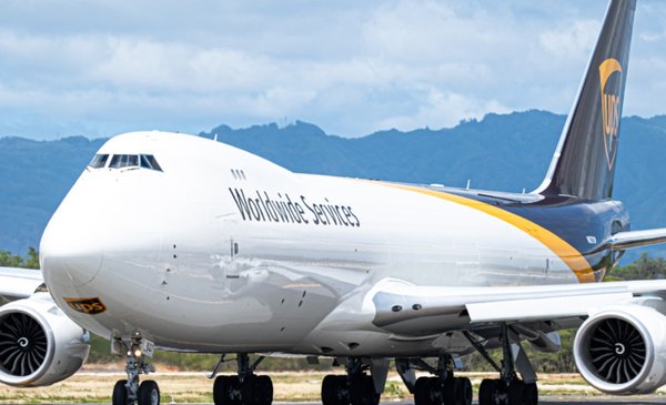 Impactante aterrizaje en Taiwán: un 747 golpeó la pista afectado por vientos del tifón Podul