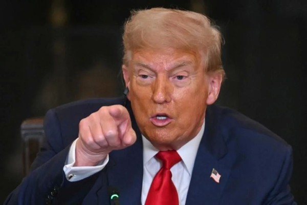 Firma Trump orden para atacar cárteles