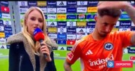 Confusión de camiseta y entrevista incómoda: el curioso blopper de reportera en la Bundesliga alemana