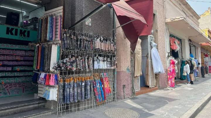 Locatarios del Centro de Celaya compiten con ventas en redes sociales adaptando sus negocios