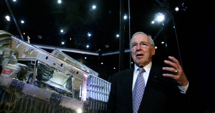 Muere Jim Lovell, el héroe del Apolo 13: así lo despidió su familia