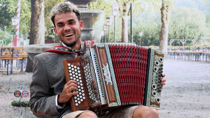 Luis Díaz in lederhosen! Bayern Munich star gears up for Oktoberfest