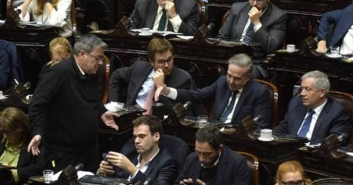 Javier Milei logró mantener un veto y se postergó el debate de otros dos
