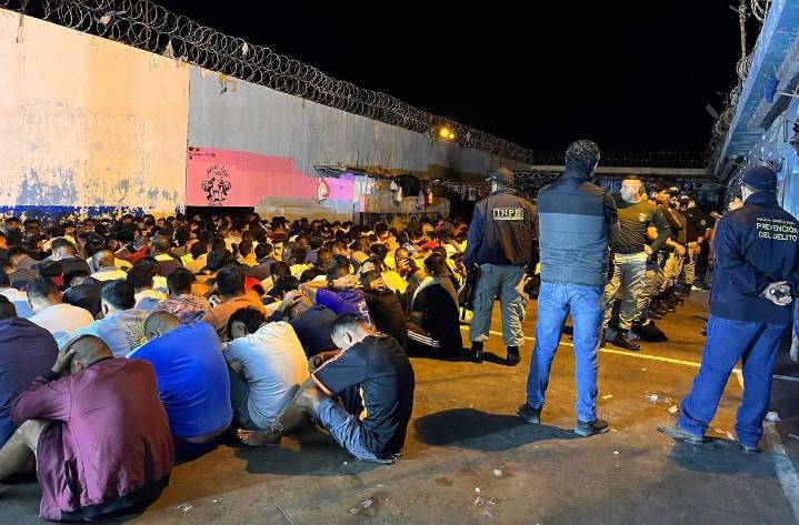 Hallan objetos prohibidos en megaoperativo en el penal de Piura