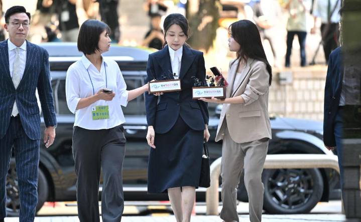 Arrestan a esposa del destituido expresidente surcoreano Yoon Suk Yeol; la acusan de corrupción y manipulación del mercado de valores