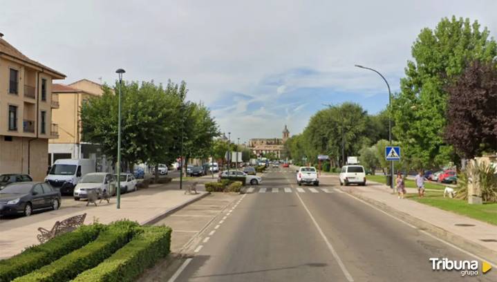 Herido un hombre tras salirse de la carretera y chocar contra una farola en Ciudad Rodrigo
