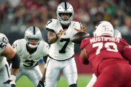 Geno Smith throws TD pass in only drive for Raiders, who fall to Cardinals 20
