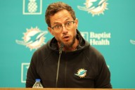 Dolphins' McDaniel breaks up fight at Bears joint practice