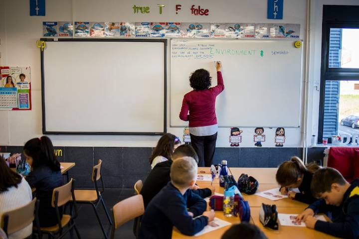 La falta de avances en la reforma del profesorado amenaza con desatar una tormenta educativa en el inicio de curso