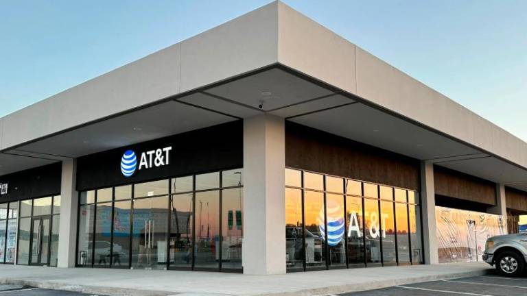 Estadounidense AT&T busca vender unidad en México por Dls. 2,000 millones; española Telefónica, también