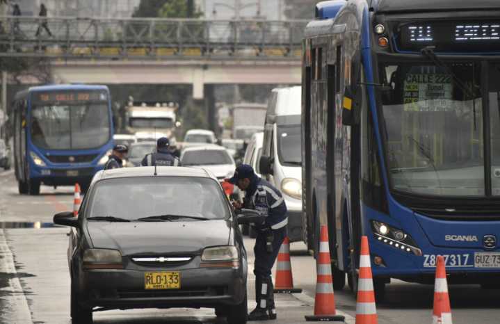 ¿Cómo opera el pico y placa en Bogotá este lunes 25 de agosto?