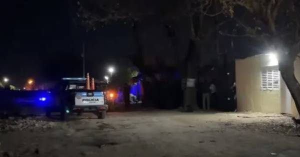 [URGENTE] Encontraron sin vida a una joven en la puerta de su casa: tenía 22 años