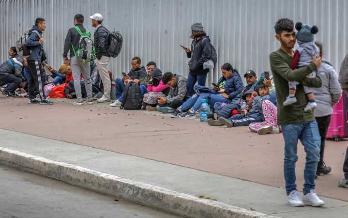 Sueños ecuatorianos de Disney, aterrizan en la sala de espera del asilo en EE. UU.