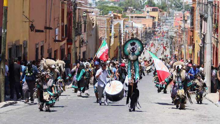 San Miguel de Allende inicia festejos con peregrinación de San Miguel Arcángel